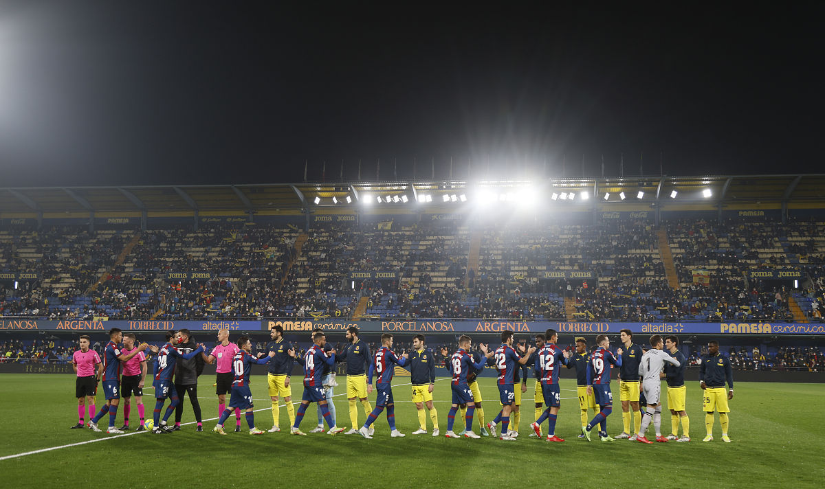 乐动体育 -关于巴萨打破进球荒，海港球迷集体高唱助威！的信息