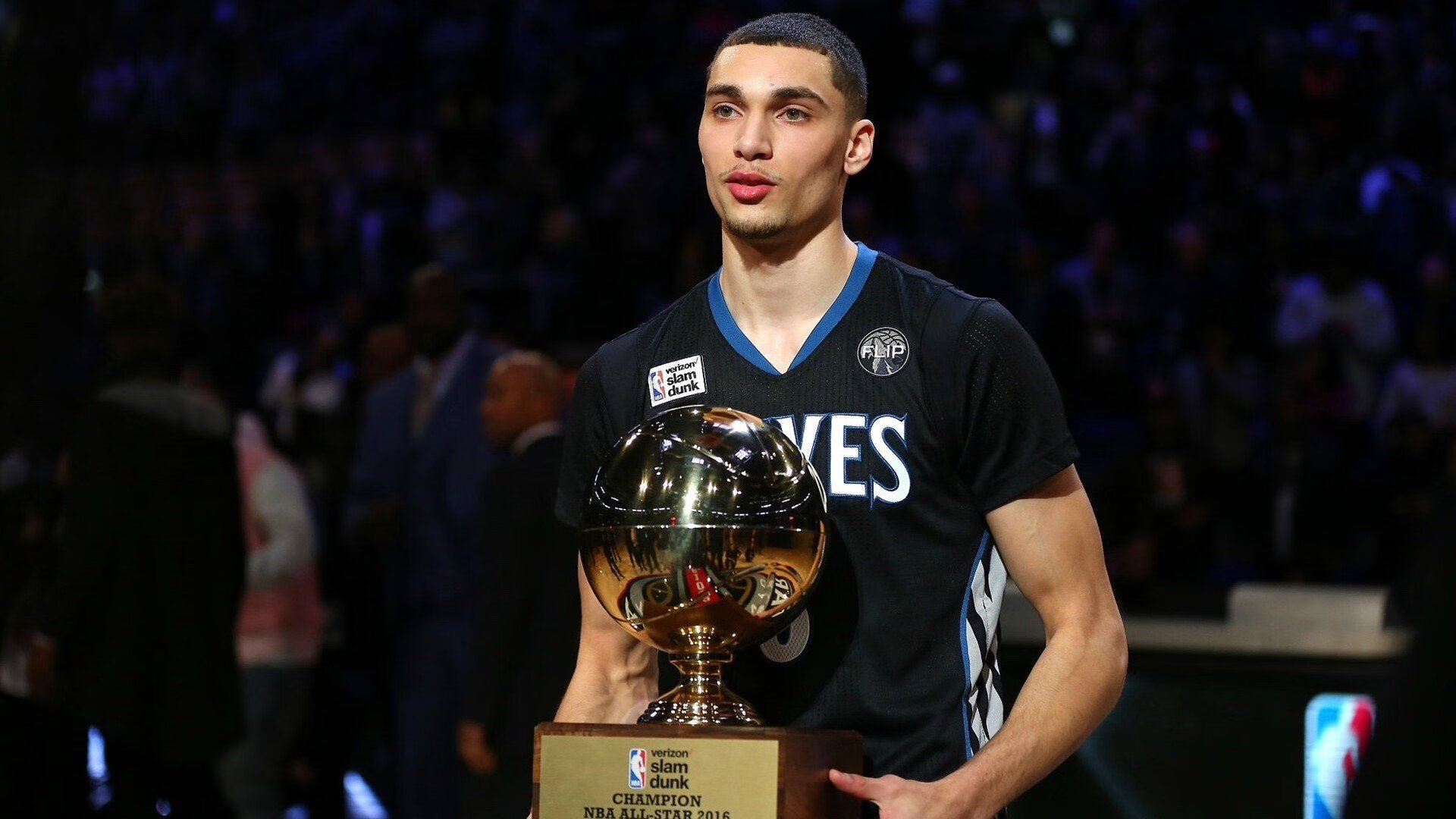 阿森纳观众热烈欢呼！，塔图姆迎来十赛季出色发挥上演精彩一战